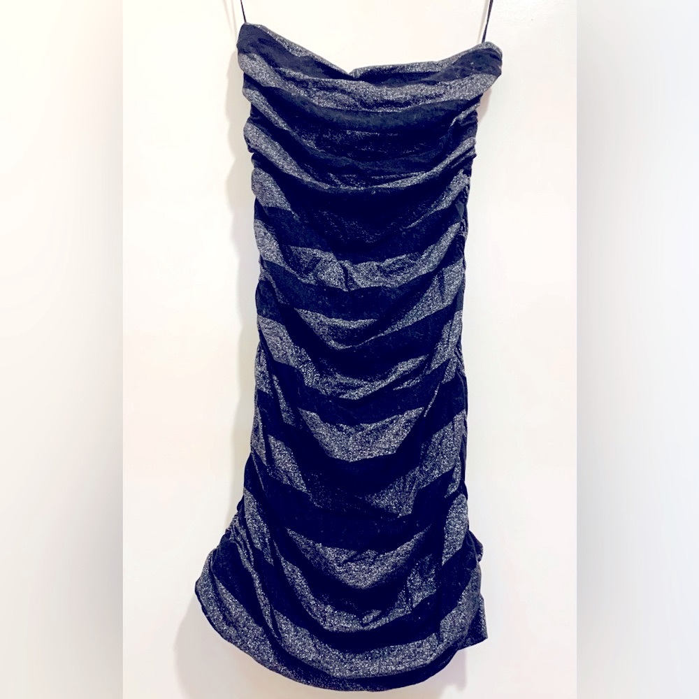 NWOT women’s strapless body dress size small.